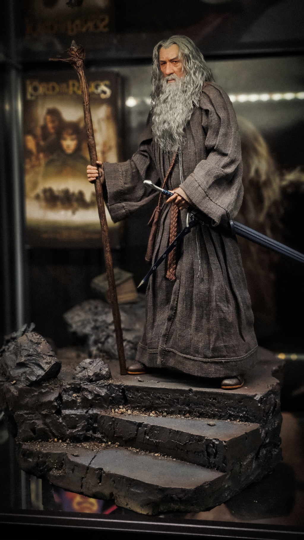 Movie - NEW PRODUCT: Queen Studios & INART: 1/6 The Lord of the Rings Gandalf (Grey Robe) Action Figure - Page 4 47715710
