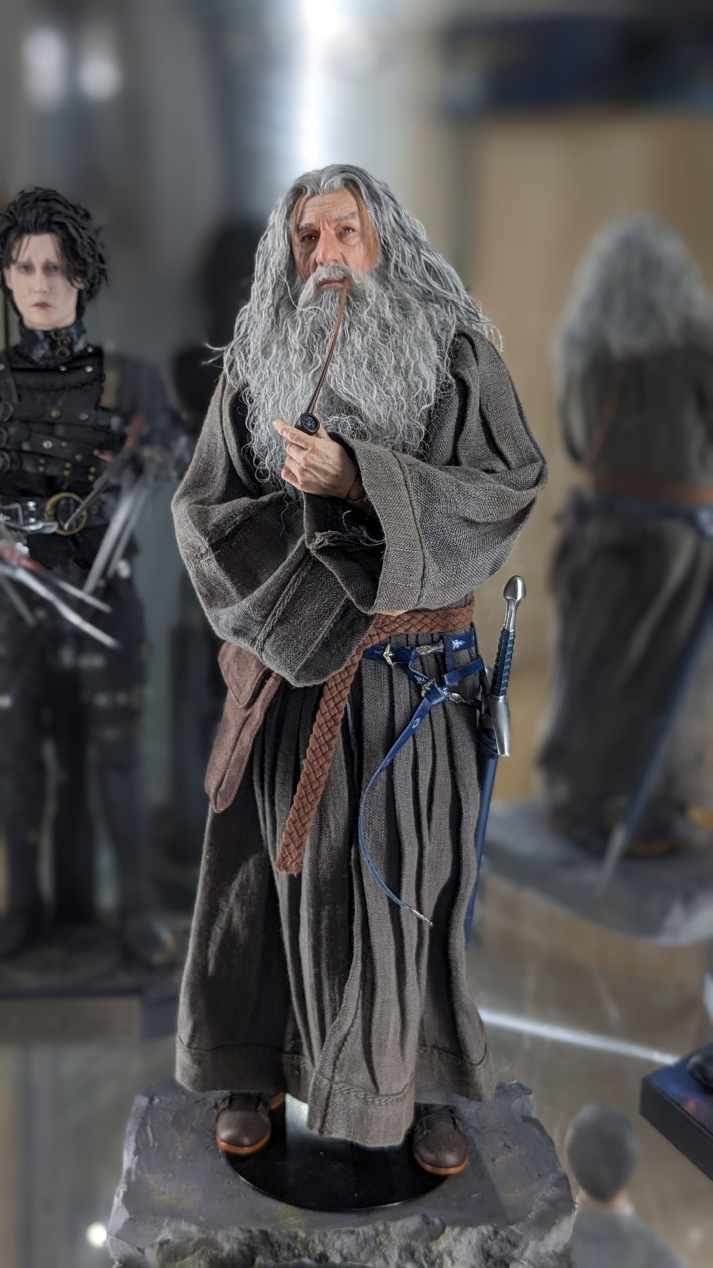 NEW PRODUCT: Queen Studios & INART: 1/6 The Lord of the Rings Gandalf (Grey Robe) Action Figure - Page 4 47752610