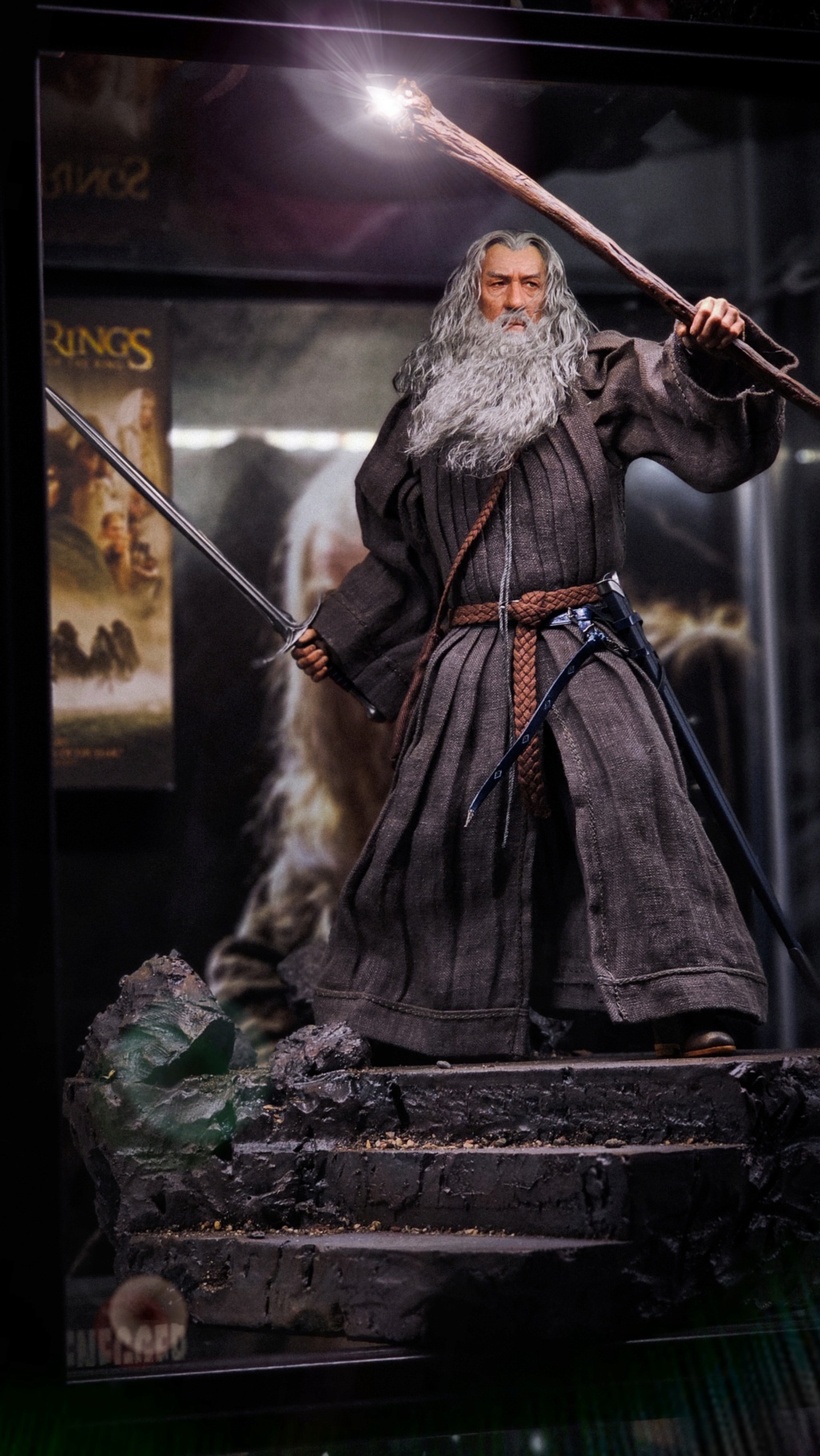 Fantasy - NEW PRODUCT: Queen Studios & INART: 1/6 The Lord of the Rings Gandalf (Grey Robe) Action Figure - Page 4 47760410