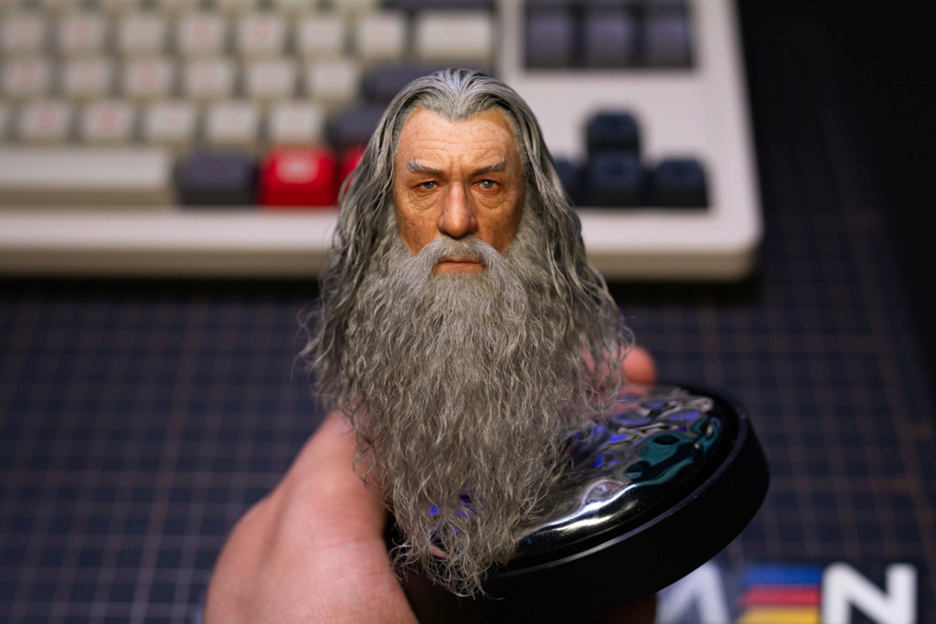 lordoftherings - NEW PRODUCT: Queen Studios & INART: 1/6 The Lord of the Rings Gandalf (Grey Robe) Action Figure - Page 3 5-110