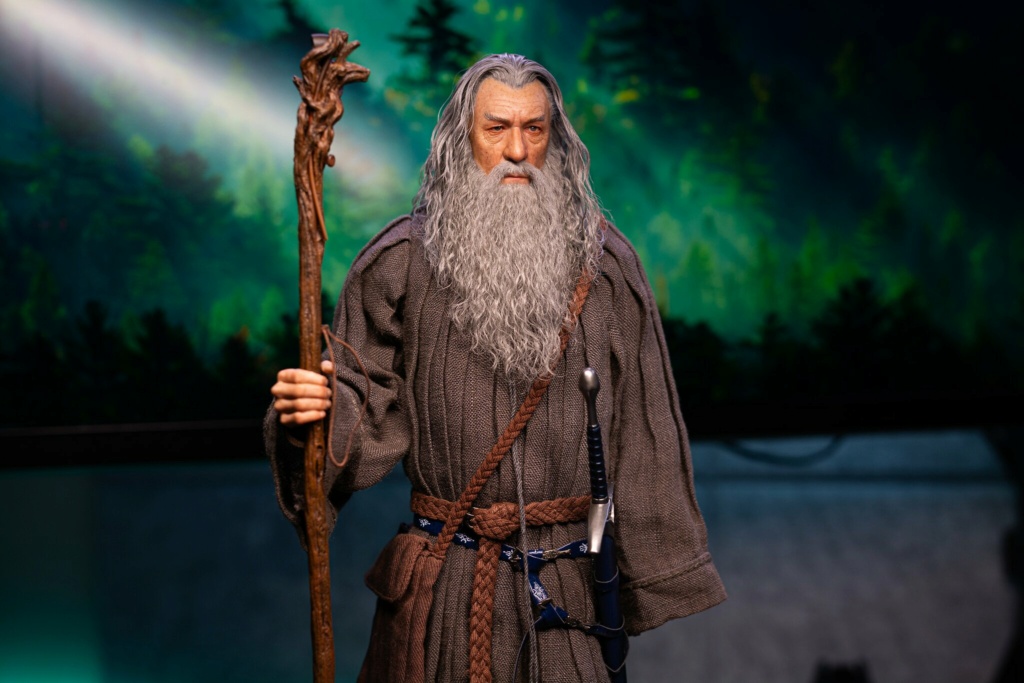 Movie - NEW PRODUCT: Queen Studios & INART: 1/6 The Lord of the Rings Gandalf (Grey Robe) Action Figure - Page 4 5-410