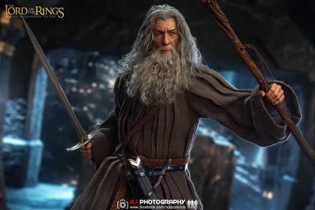 Movie - NEW PRODUCT: Queen Studios & INART: 1/6 The Lord of the Rings Gandalf (Grey Robe) Action Figure - Page 3 Cecf4615