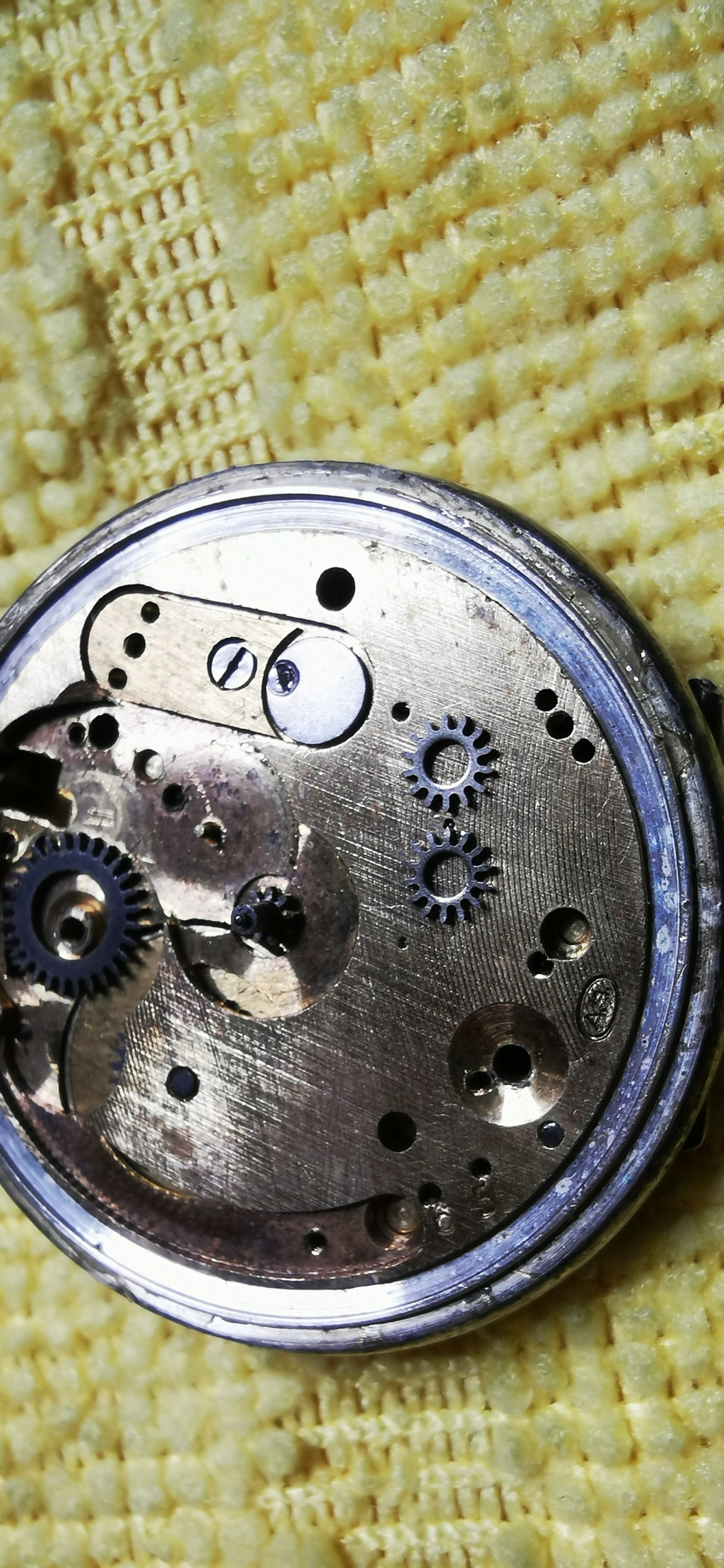 Chaussée grippée sur petite montre de poche Img_2178
