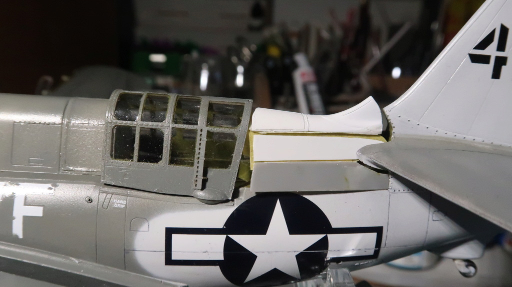 [Accurate Miniatures] 1/48 - Curtiss SB2C-4 HELLDIVER   - Page 9 Img_4045