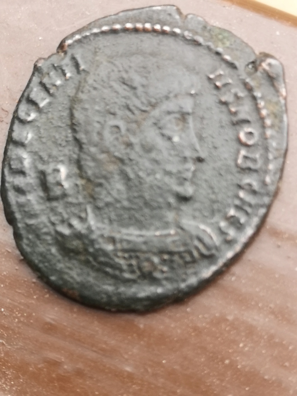 AE2 de Decencio. VICT DD NN AVG ET CAES. Dos victorias estantes y enfrentadas. Roma. 16474213