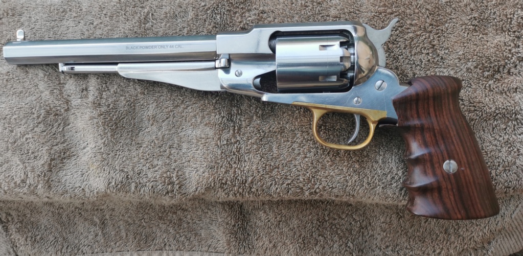 Des poignée "target" pour mes Remington 1858  Img_2033