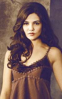 Danielle Campbell 1_211