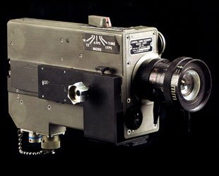 Actu : Edgar Mitchell a marché sur la Lune... et « volé » une caméra de la Nasa Camera10