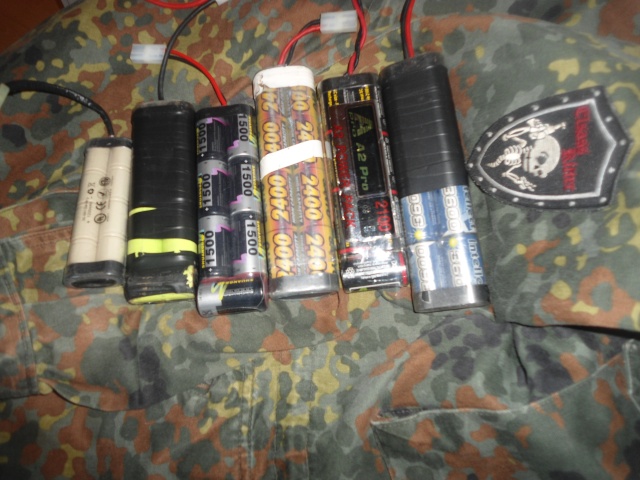 [Vends] Gilet UTG kaki, fleck desert + lot de batterie + lot de chargeur Dsc02210