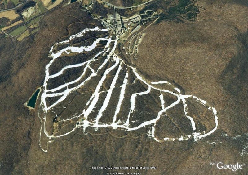 Les objets familiers vus sur Google Earth : écrous - tapis - planche... & caetera - Page 3 Pointu10