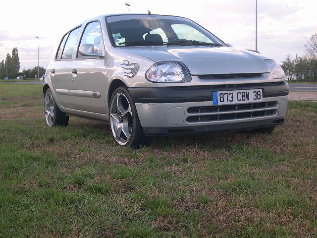 Mon ancienne Clio 3quart10