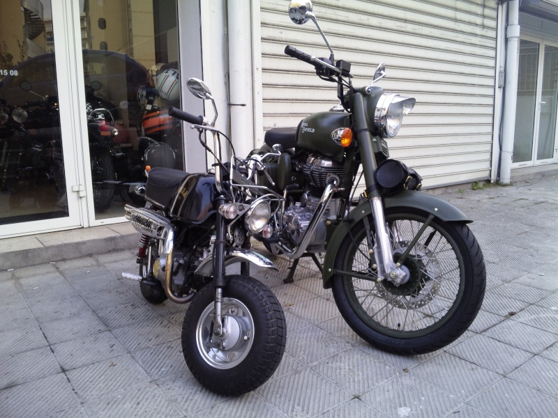 Gorilla et Royal Enfield ;) Dvc00836