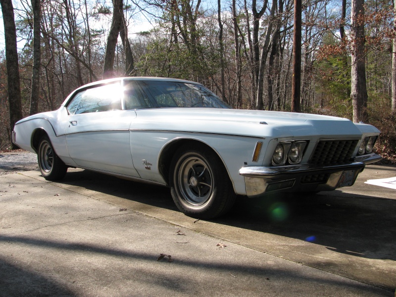 Baby Blue 1972 Riviera GS 04610