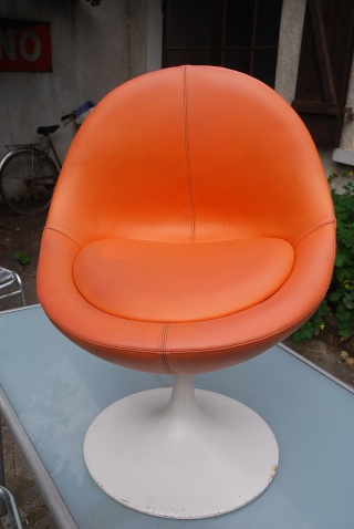 Chaise orange années 70 Eb201291