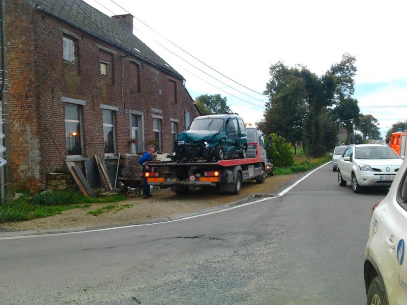 08/10/2012 Merbes-Ste-Marie : Accident route provinciale dégats matériels (+ Photos) (sorry pour le retard) Acc_jo13