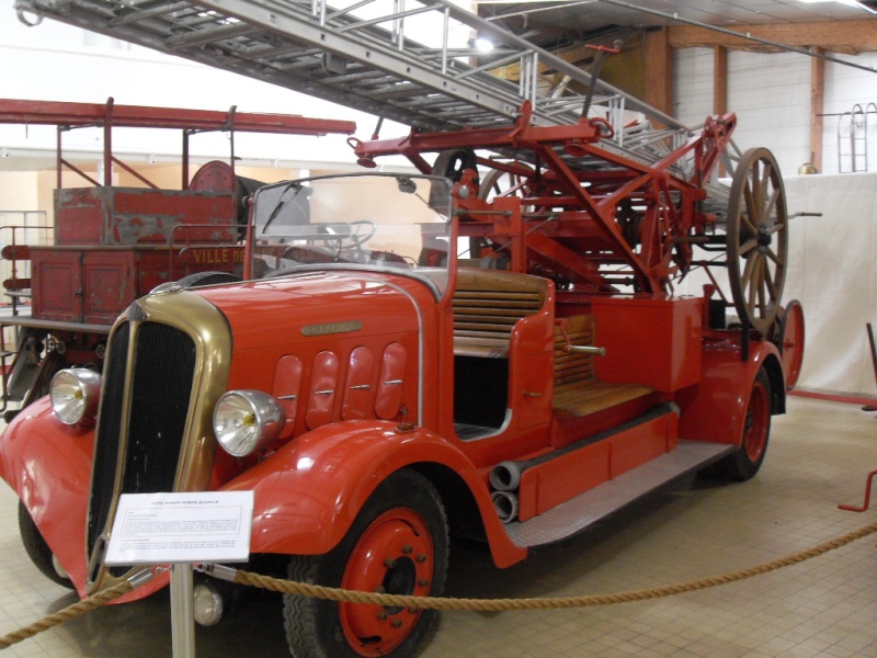 visite d un petit musé de camion pompier dans le 29 Sdc16854