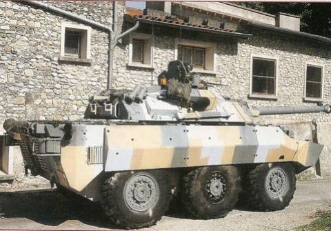 (bison126) AMX 10 RCR Tiger Model terminé  Urbain10