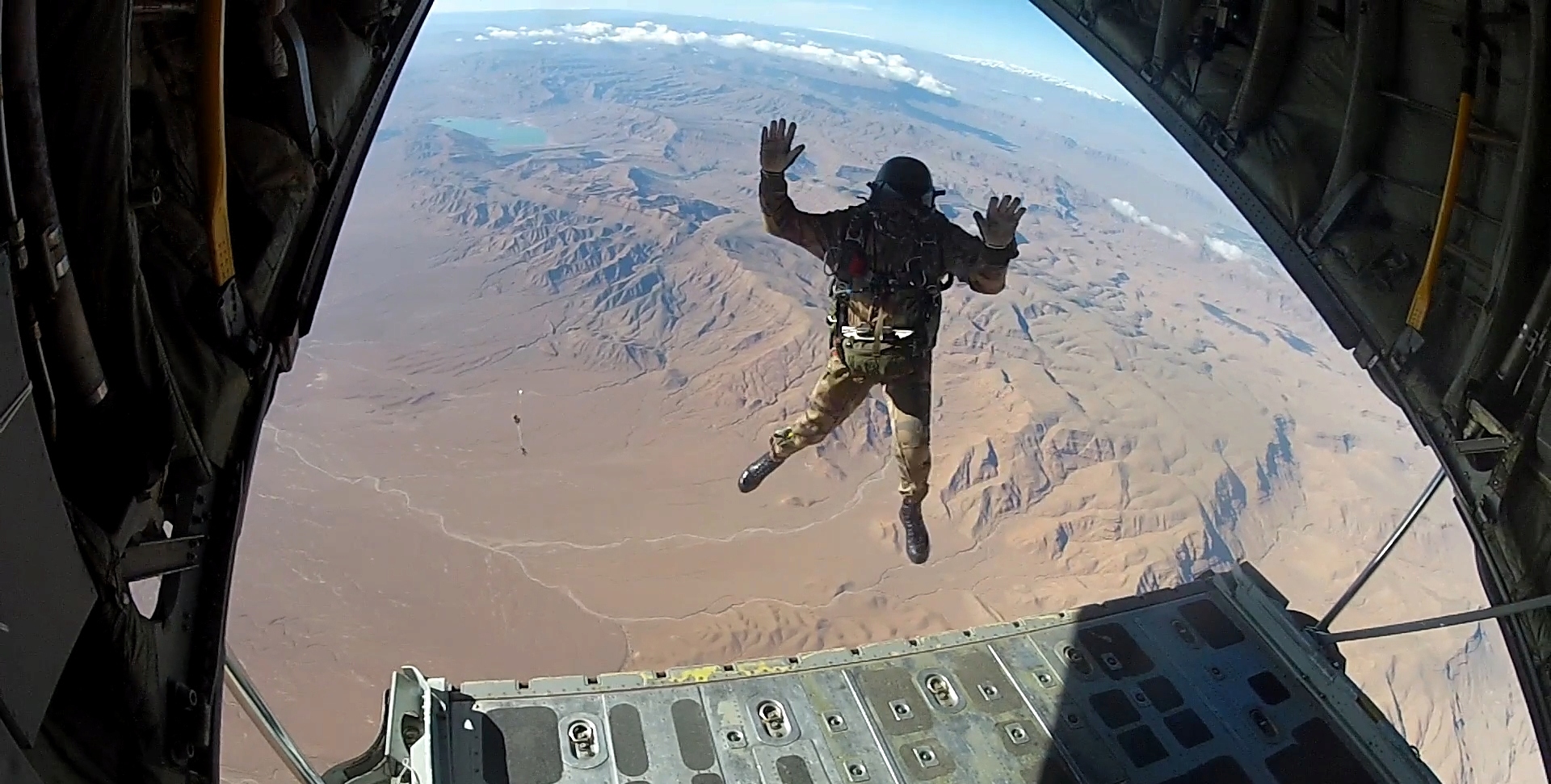 Parachutistes Militaires Marocains / Moroccan Paratroopers - Page 14 Clipb951