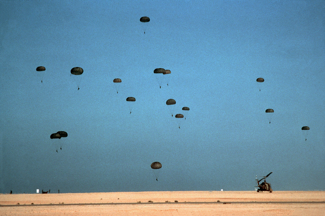 Parachutistes Militaires Marocains / Moroccan Paratroopers - Page 14 Par36010