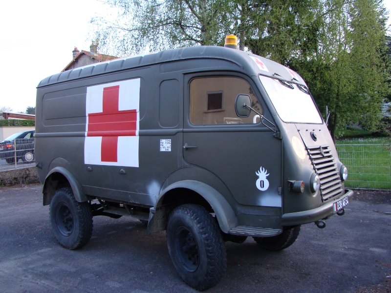 vieille ambulance renault Dsc02622