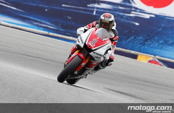 Dimanche 24 juillet - MotoGP/USA - Laguna Seca - Lorenzo revient en pole. De puniet blessé. 2515_a10