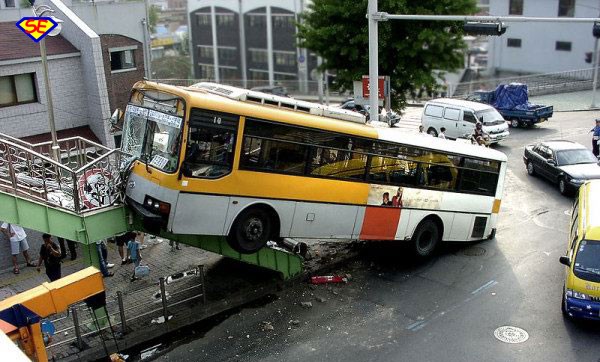 Foto Aksidentesh Autobu10