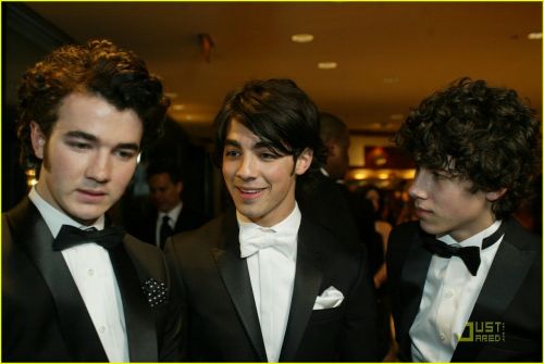 Jonas Brothers en la cena de la Casa Blanca!(White House Correspondance Dinner) Normal55