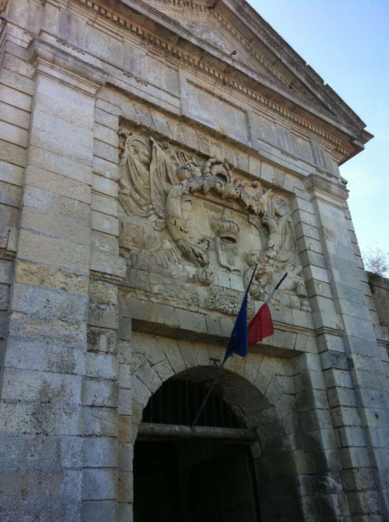 Graffitis sur les murs du Fort du St Martin de Ré : 123è RI Img_4010