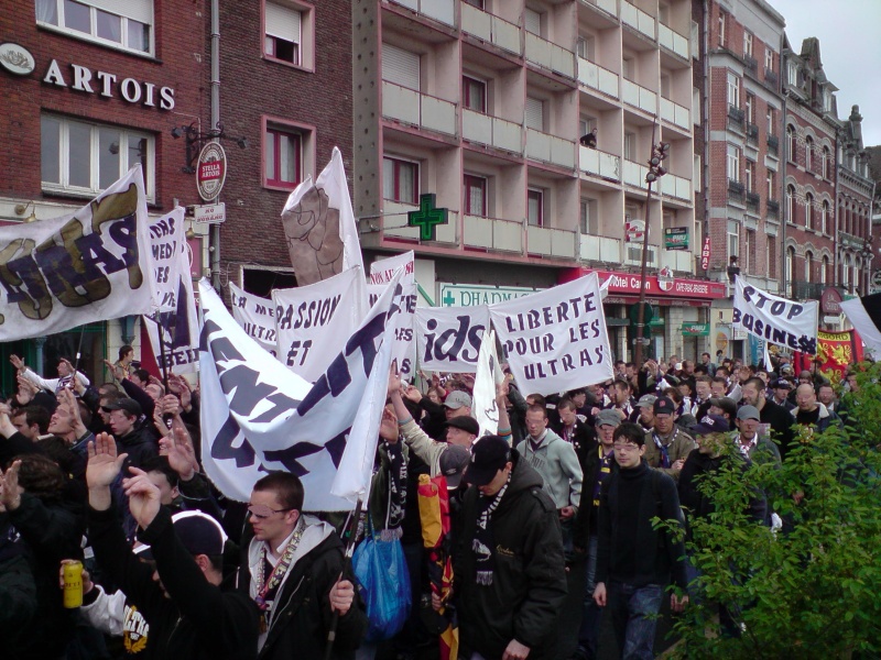 MANIFESTATION ULTRAS A LENS : - Page 2 P1705038