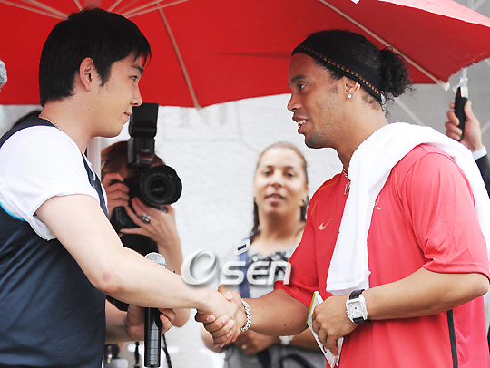 [PIX] 080702 Kangin and Ronaldinho  *ADDED TONS MORE* 20080732