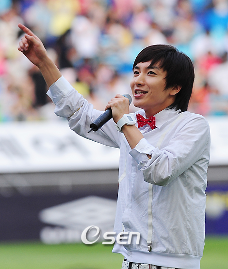 [PIX] 080614 SJ-H PERFORM DURING FOOTBALL AND VOLLEYBALL COMPETITION Os200811