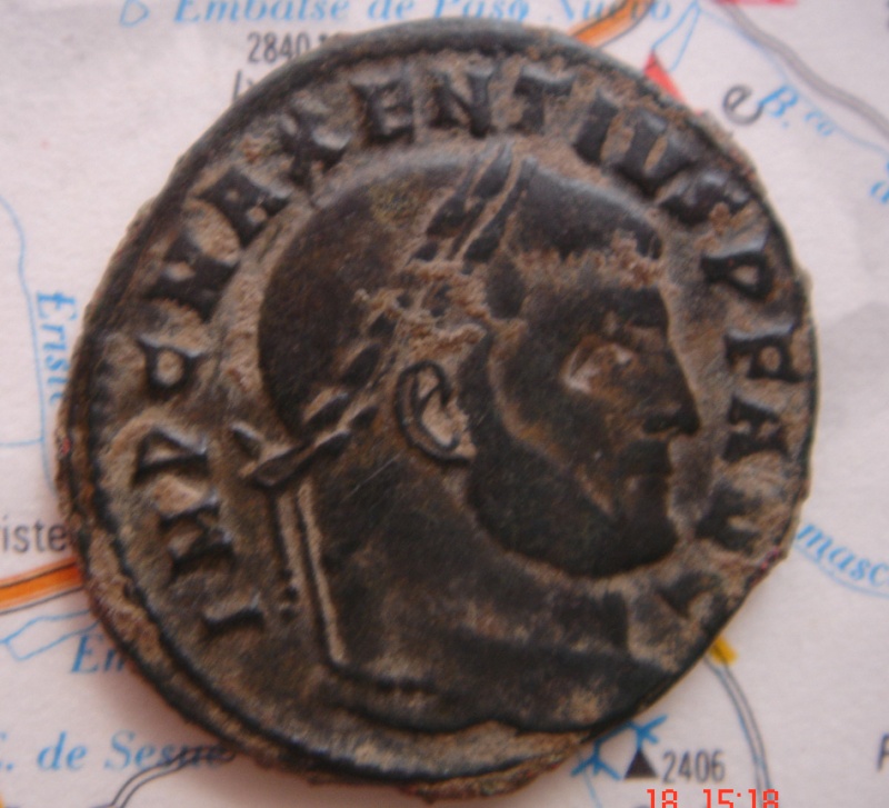 follis de Majencio (  AET-ERNITAS AVG N ) Lucia_10