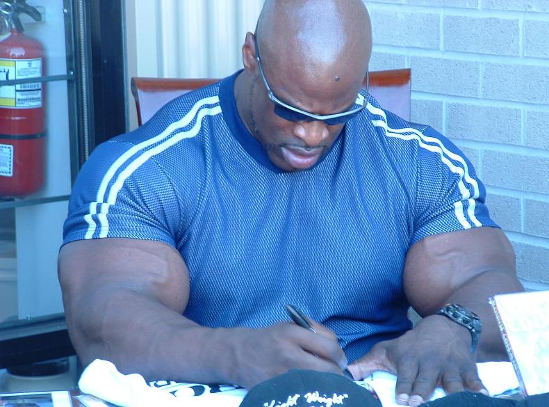 Ronnie Coleman - Page 3 Ronnie11