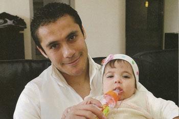 صور احمد حسن وزوجته واولاده