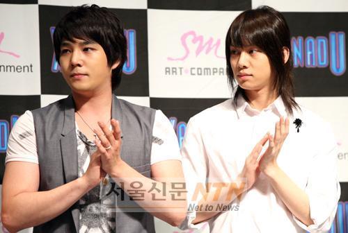 Hee Chul & Kang In trong buổi giới thiệu vở kịch Xanadu 20080514