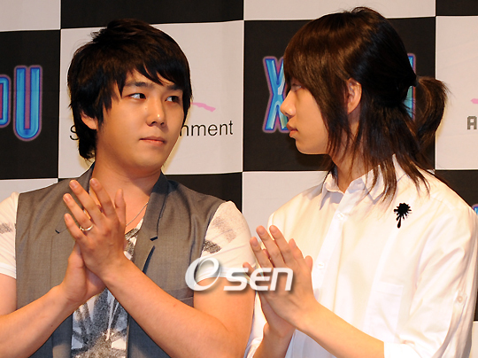 Hee Chul & Kang In trong buổi giới thiệu vở kịch Xanadu 20080516