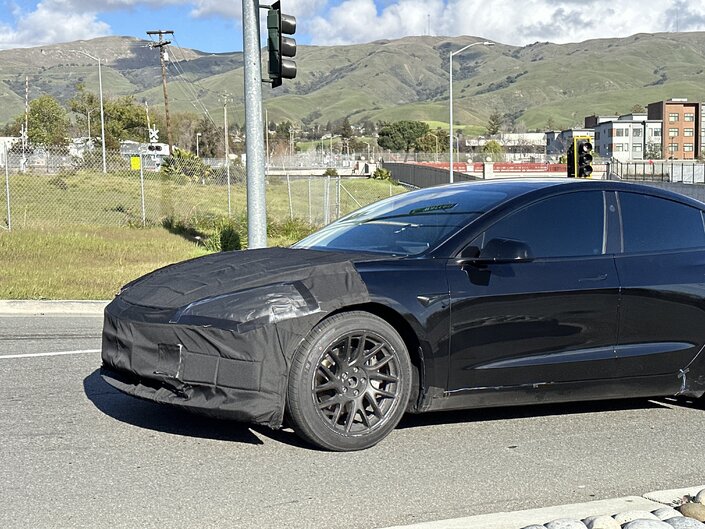 Tesla Model 3 : le modèle restylé en fuite !