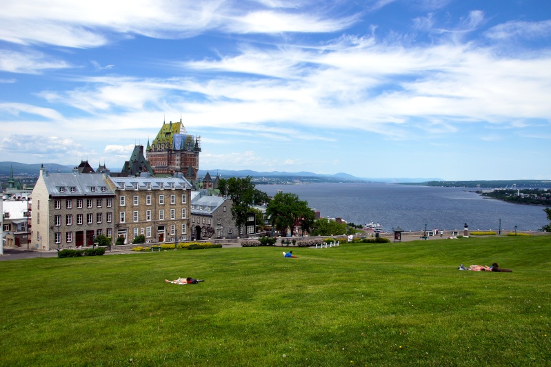 Ville de Québec et le Saint-Laurent, vu de la citadelle (juillet 2011). Quebec10