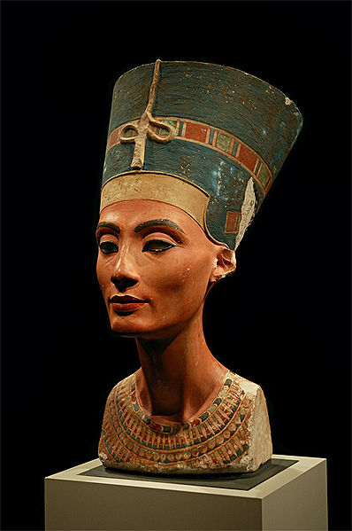  نفرتيتى Nefertiti  - ملكة مصر   398px-10