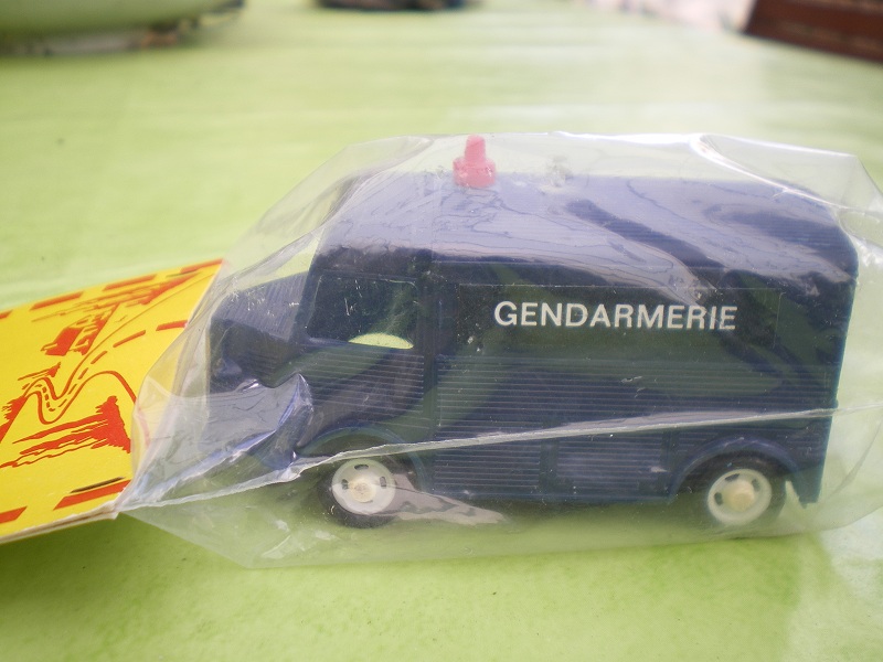 Citroën miniatures > "Véhicules des forces du maintien de l'ordre"  Imgp9610