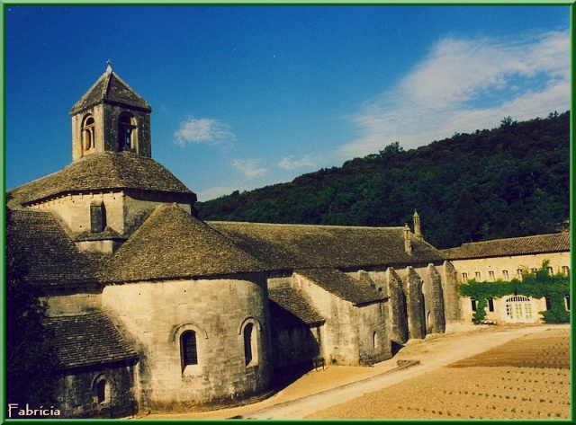 Monuments, gares, châteaux,... dans le monde - Page 3 Abbaye10