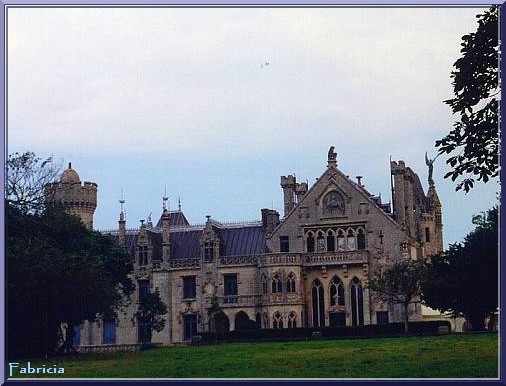 Monuments, gares, châteaux,... dans le monde - Page 4 Chatea14