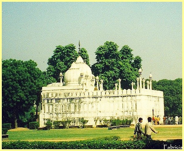 Monuments, gares, châteaux,... dans le monde - Page 4 Delhi_12
