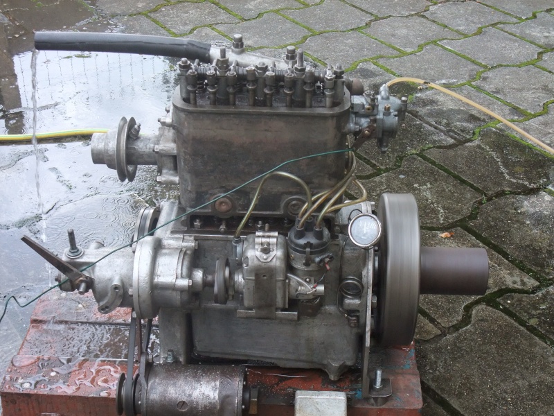 moteur 4 cylindre de marque inconnue Dscf0323