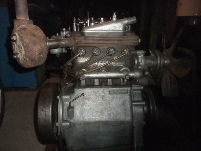 moteur 4 cylindre de marque inconnue Dscf0327