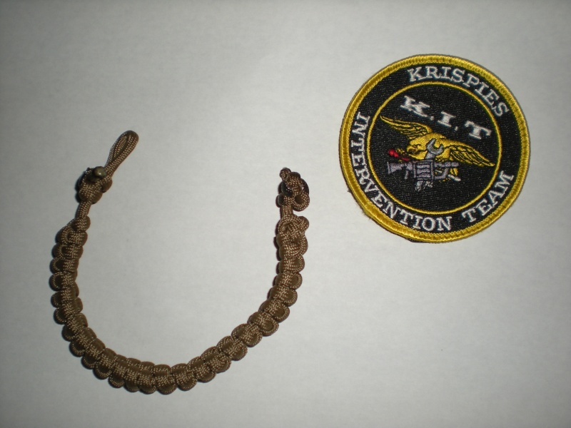 Bracelet de survie (le tressage peut être utilisé pour agrémenté une crosse ou une poignée) Dscn8322