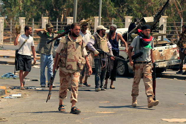 LO ULTIMO DESDE LIBIA: Caza a los leales a Gadafi en Trípoli  25gada10
