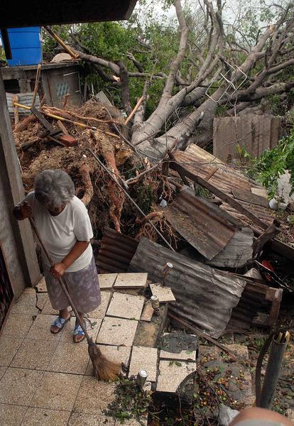 EL HURACAN SANDY CAUSA DESTROZOS A SU PASO POR SANTIAGO DE CUBA Sand1510