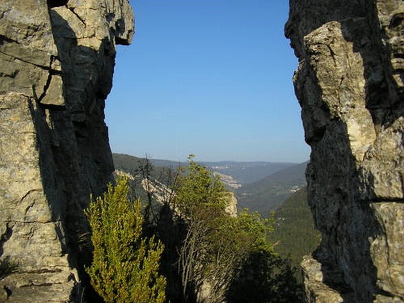 DOUBLE RENDEZ-VOUS LE DIMANCHE 4 SEPTEMBRE A AMBERIEU-EN-BUGEY (AIN) : LA RONDE DES GRANGEONS ET LE TRAIL DES QUATRE CHATEAUX Rocher10