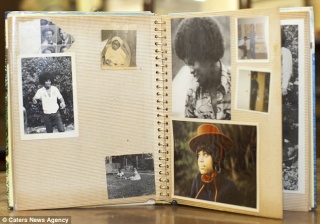 Album di famiglia con foto di Michael Jackson va all'asta Articl12